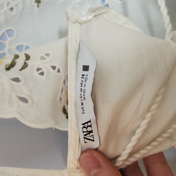 100% cotton Eyelet crop top - Picture 4 of 5